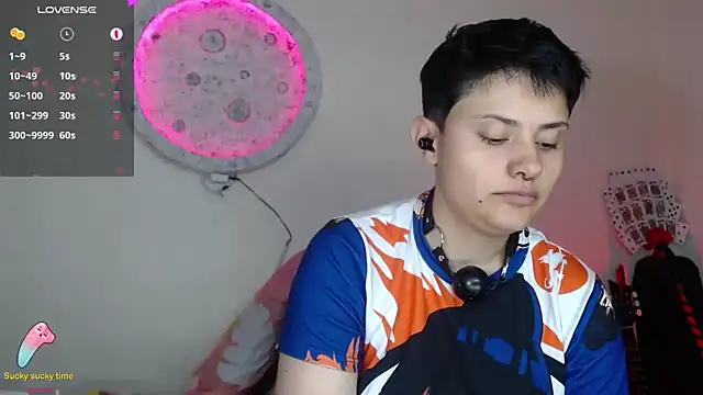 Snapshot of girl_intense444 chatting on 02/02/25, 04:32 girl intense444 online show from 02/02/25, 04:32