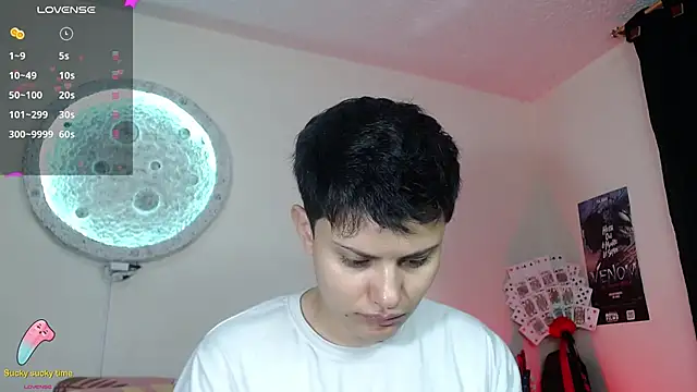 Snapshot of girl_intense444 chatting on 02/06/25, 01:21 girl intense444 online show from 02/06/25, 01:21