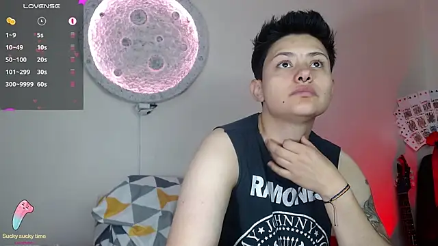 Snapshot of girl_intense444 chatting on 02/10/25, 01:22 girl intense444 online show from 02/10/25, 01:22