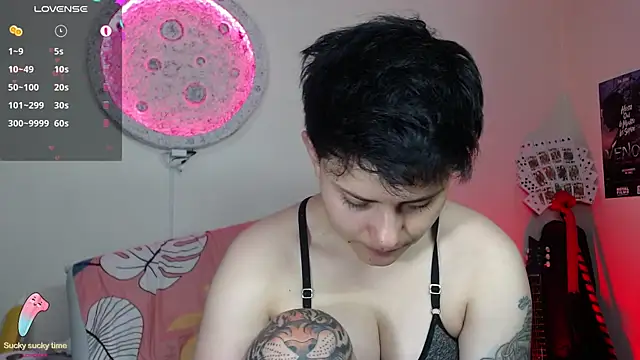 Snapshot of girl_intense444 chatting on 03/01/25, 07:48 girl intense444 online show from 03/01/25, 07:48