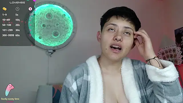 Snapshot of girl_intense444 chatting on 03/01/25, 10:53 girl intense444 online show from 03/01/25, 10:53