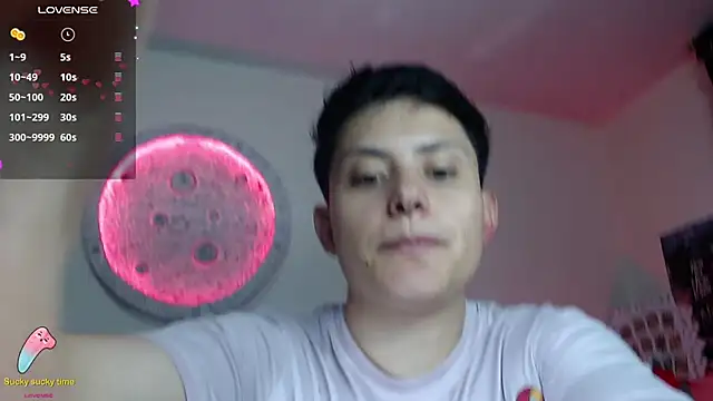 Snapshot of girl_intense444 chatting on 03/04/25, 08:05 girl intense444 online show from 03/04/25, 08:05