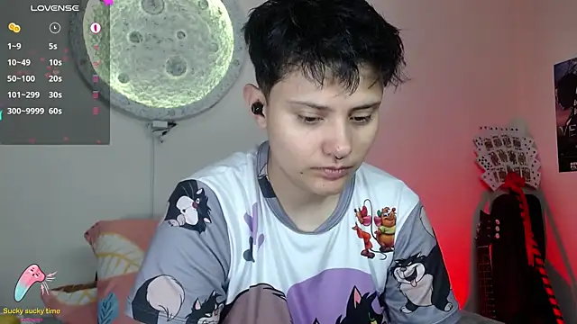 Snapshot of girl_intense444 chatting on 03/05/25, 01:17 girl intense444 online show from 03/05/25, 01:17