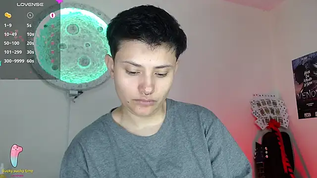 Snapshot of girl_intense444 chatting on 03/05/25, 04:24 girl intense444 online show from 03/05/25, 04:24