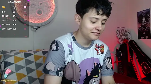 Snapshot of girl_intense444 chatting on 03/18/25, 01:09 girl intense444 online show from 03/18/25, 01:09