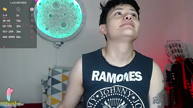 Snapshot of girl_intense444 chatting on 03/18/25, 04:15 girl intense444 online show from 03/18/25, 04:15