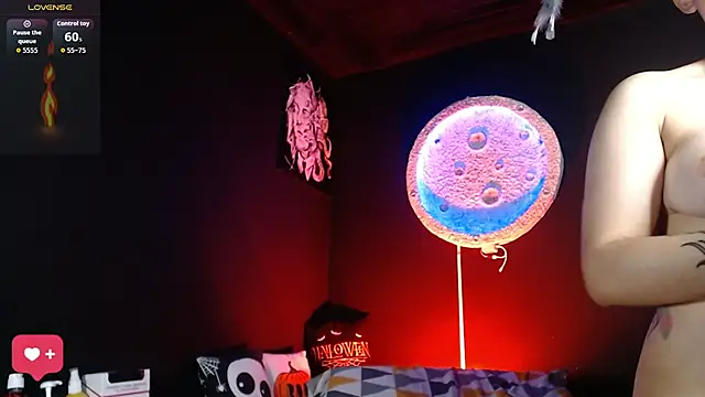 Snapshot of girl_intense444 chatting on 10/06/25, 12:57 girl intense444 online show from 10/06/25, 12:57