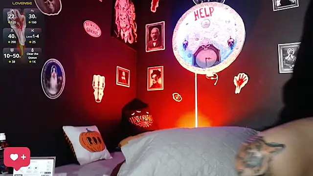 Snapshot of girl_intense444 chatting on 10/15/25, 12:49 girl intense444 online show from 10/15/25, 12:49