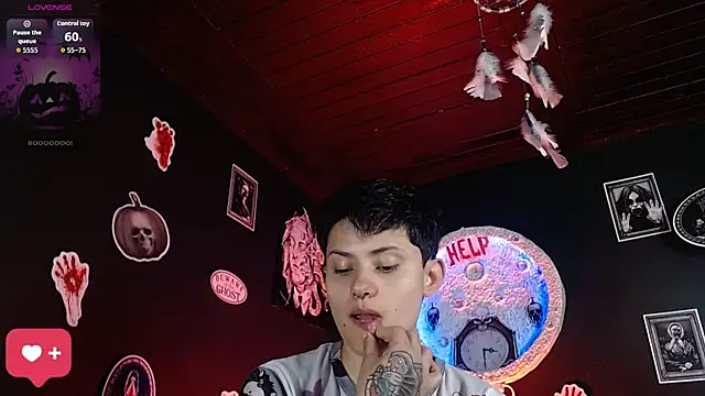 Snapshot of girl_intense444 chatting on 10/20/25, 12:38 girl intense444 online show from 10/20/25, 12:38