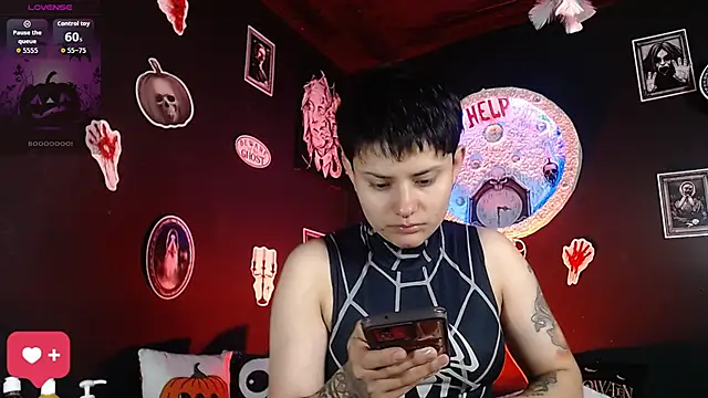 Snapshot of girl_intense444 chatting on 10/21/25, 12:39 girl intense444 online show from 10/21/25, 12:39