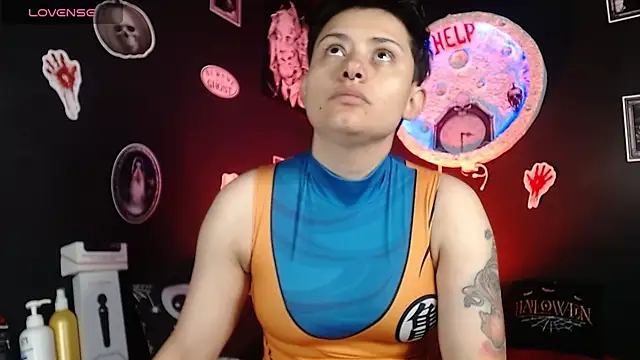 Snapshot of girl_intense444 chatting on 10/23/25, 12:48 girl intense444 online show from 10/23/25, 12:48