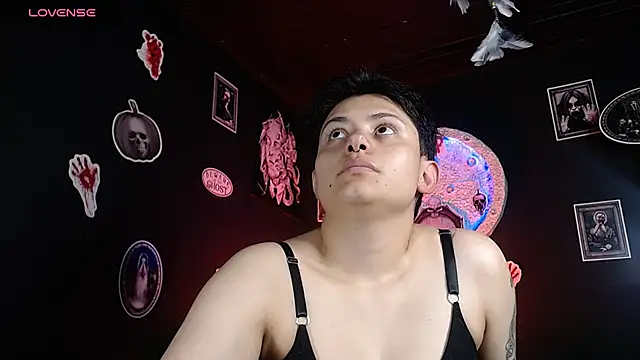 Snapshot of girl_intense444 chatting on 10/27/25, 07:07 girl intense444 online show from 10/27/25, 07:07