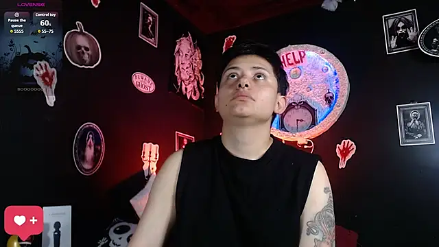 Snapshot of girl_intense444 chatting on 10/28/25, 07:27 girl intense444 online show from 10/28/25, 07:27