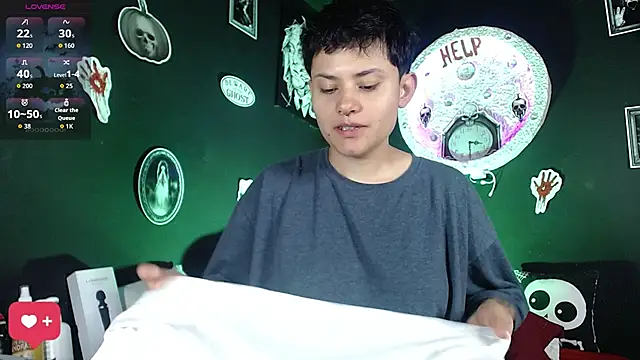 Snapshot of girl_intense444 chatting on 10/29/25, 12:40 girl intense444 online show from 10/29/25, 12:40