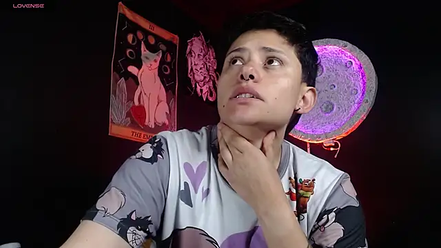 girl intense444 online show from 04/28/26, 01:27