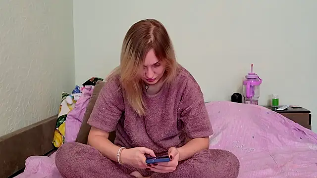 Snapshot of ModelEva chatting on 04/11/26, 09:24 ModelEva online show from 04/11/26, 09:24