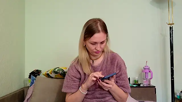 Snapshot of ModelEva chatting on 04/17/26, 10:29 ModelEva online show from 04/17/26, 10:29