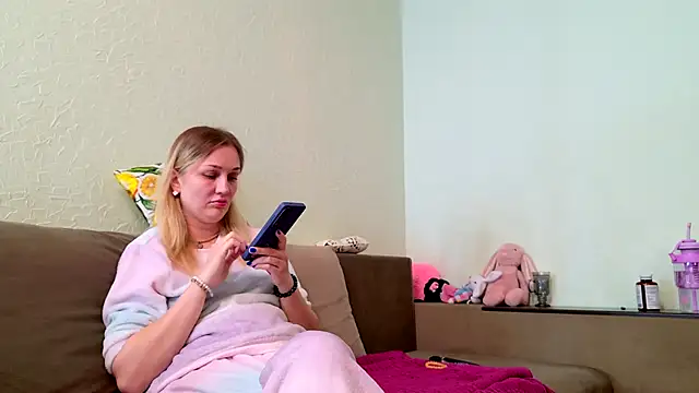 Snapshot of ModelEva chatting on 05/28/26, 09:50 ModelEva online show from 05/28/26, 09:50