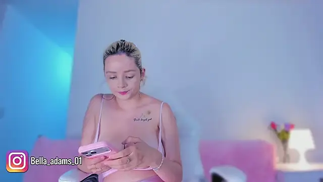 bella adams  online show from 11/03/25, 12:02