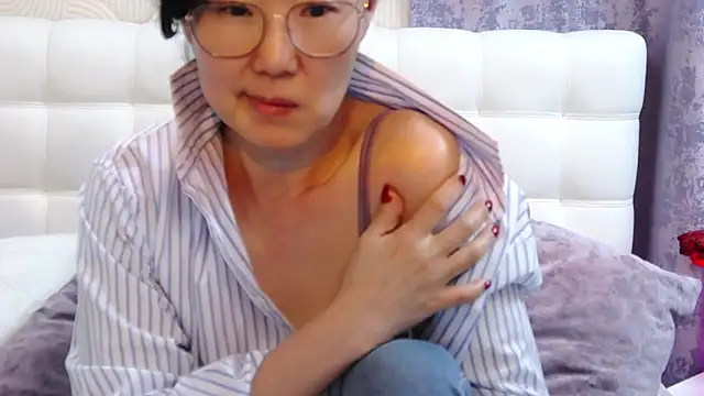 Snapshot of Asian_legs chatting on 03/11/25, 01:45 Asian legs online show from 03/11/25, 01:45