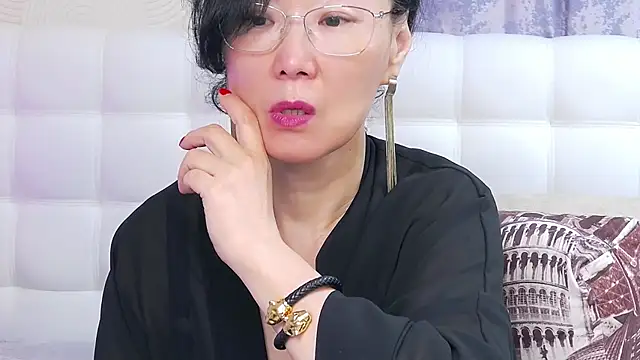 Snapshot of Asian_legs chatting on 10/27/25, 09:13 Asian legs online show from 10/27/25, 09:13