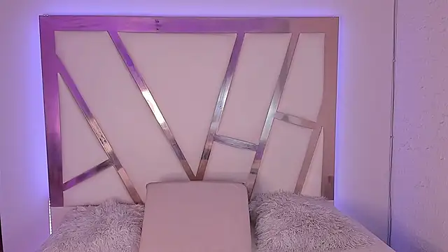 Snapshot of PaulinaBelushi chatting on 01/15/25, 02:06 PaulinaBelushi online show from 01/15/25, 02:06