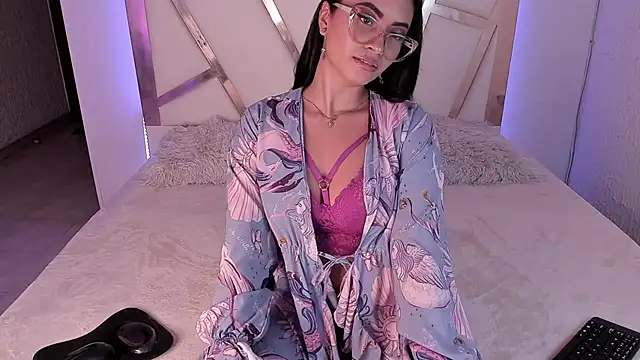 Snapshot of PaulinaBelushi chatting on 01/15/25, 04:43 PaulinaBelushi online show from 01/15/25, 04:43