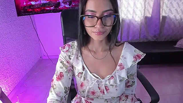 Snapshot of PaulinaBelushi chatting on 04/15/26, 09:04 PaulinaBelushi online show from 04/15/26, 09:04