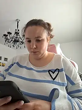 AureliaWinter online show from 01/12/25, 12:33