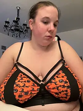 AureliaWinter online show from 10/30/25, 07:03