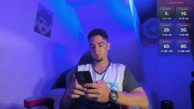 Snapshot of Alex_smith00 chatting on 12/19/25, 05:53 Alex smith00 online show from 12/19/25, 05:53