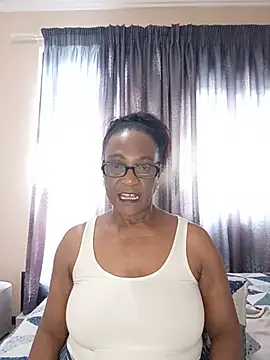 Snapshot of Hotgrannyx chatting on 06/27/26, 12:22 Hotgrannyx online show from 06/27/26, 12:22