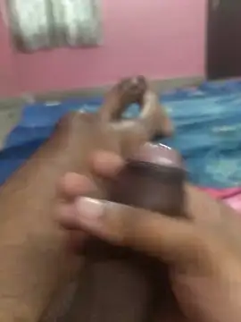 Snapshot of omar23121 chatting on 12/26/24, 09:33 omar23121 online show from 12/26/24, 09:33