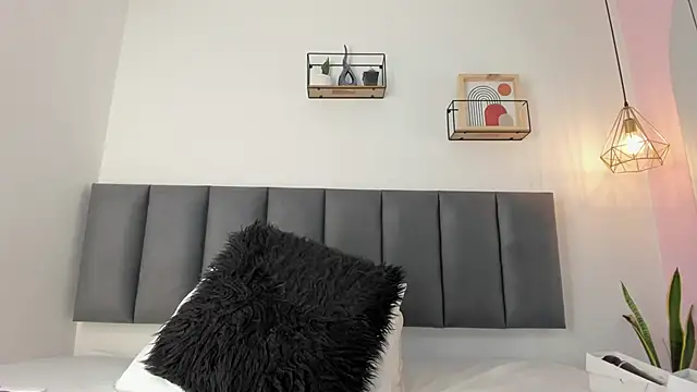 MaraOwen  online show from 12/20/25, 12:12