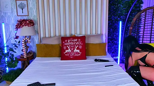 NikkiStarX online show from 12/18/25, 04:40