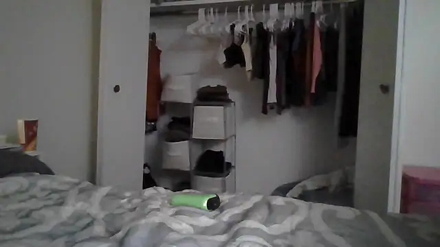 Snapshot of persephone332 chatting on 10/02/25, 04:08 persephone332 online show from 10/02/25, 04:08