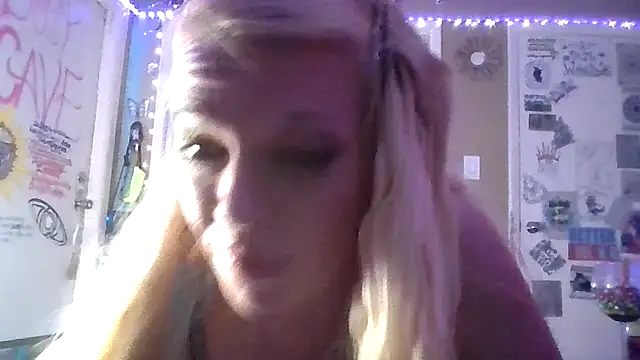 Snapshot of marilyn420 chatting on 05/03/26, 04:51 marilyn420 online show from 05/03/26, 04:51