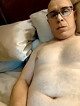 Snapshot of KCLMT chatting on 03/08/26, 04:38 KCLMT online show from 03/08/26, 04:38