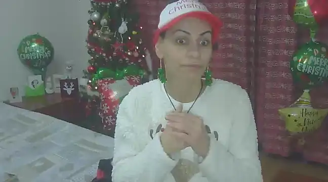 Snapshot of hotSANDRA_STARR chatting on 12/15/24, 01:57 hotSANDRA STARR online show from 12/15/24, 01:57