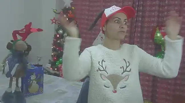 Snapshot of hotSANDRA_STARR chatting on 12/16/24, 01:42 hotSANDRA STARR online show from 12/16/24, 01:42