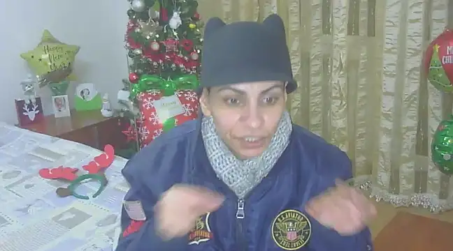 Snapshot of hotSANDRA_STARR chatting on 12/18/24, 11:40 hotSANDRA STARR online show from 12/18/24, 11:40