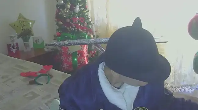 Snapshot of hotSANDRA_STARR chatting on 12/19/24, 06:45 hotSANDRA STARR online show from 12/19/24, 06:45