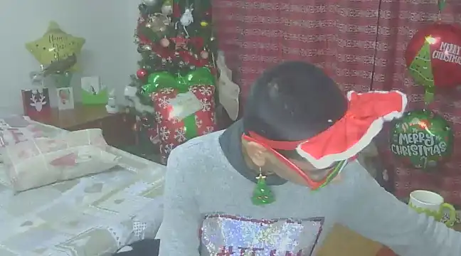 Snapshot of hotSANDRA_STARR chatting on 12/21/24, 03:53 hotSANDRA STARR online show from 12/21/24, 03:53