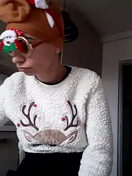 Snapshot of hotSANDRA_STARR chatting on 12/25/24, 10:06 hotSANDRA STARR online show from 12/25/24, 10:06