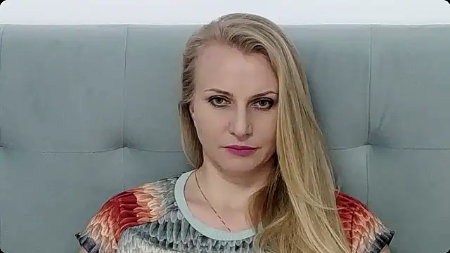 K  Adrienne online show from 12/08/24, 09:35