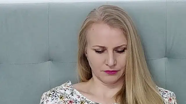 K  Adrienne online show from 03/02/25, 09:10