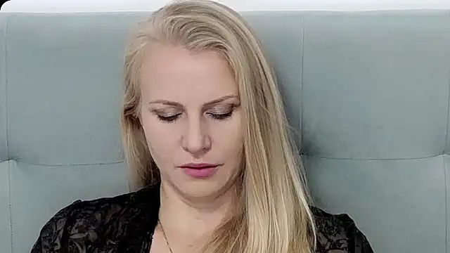 K  Adrienne online show from 10/04/25, 05:49