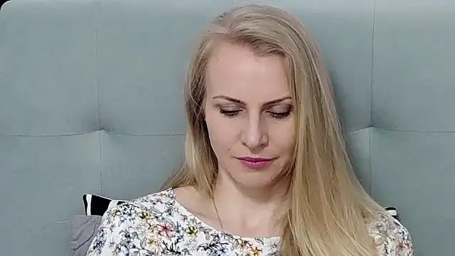 Snapshot of K__Adrienne chatting on 04/20/26, 05:10 K Adrienne online show from 04/20/26, 05:10