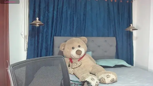 sarah lovesu online show from 09/22/25, 08:33