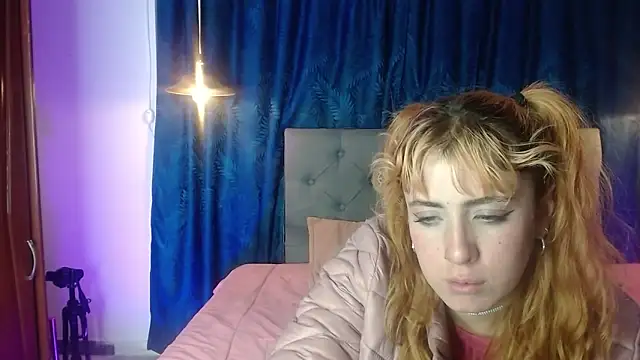 sarah lovesu online show from 10/23/25, 07:01